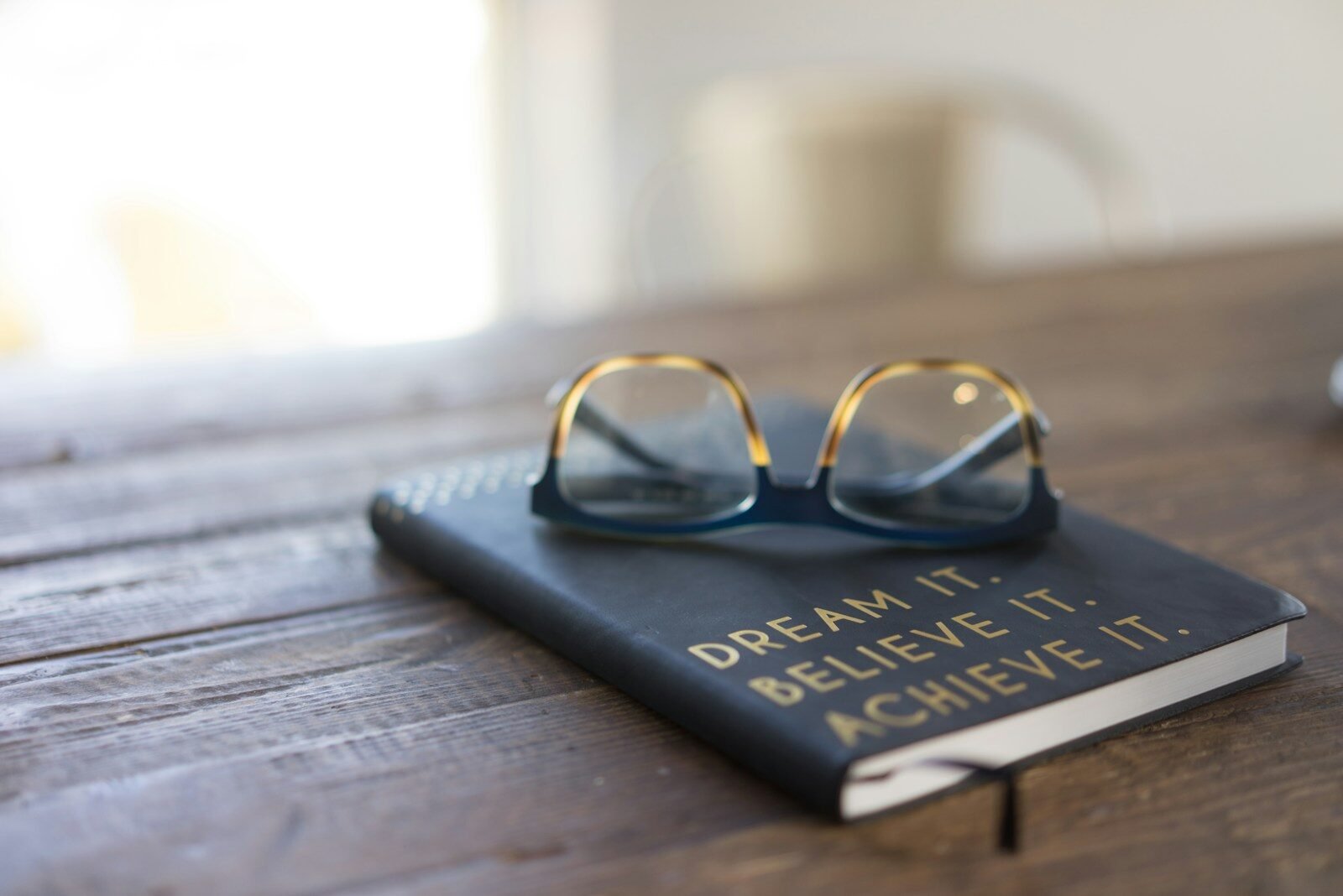 How to Stay Motivated While Learning English Online